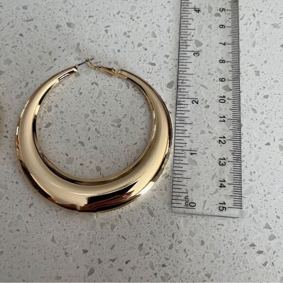 Minimalist Gold Hoop Earrings - Picture 8 of 11